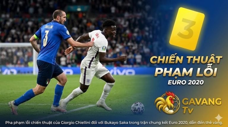 Cầu thủ Giorgio Chiellini nhận thẻ vàng sau pha phạm lỗi chiến thuật kéo áo Bukayo Saka tại chung kết Euro 2020 - Gavang TV.