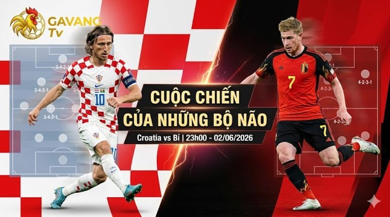 Hình ảnh so sánh đồ họa của Luka Modric (Croatia) và Kevin De Bruyne (Bỉ) trên sa bàn chiến thuật, với văn bản 'CUỘC CHIẾN CỦA NHỮNG BỘ NÃO'